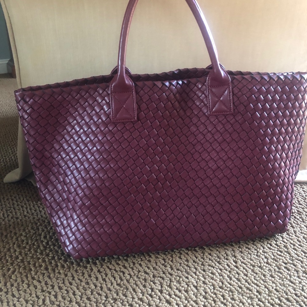 BRAND NEW. NEVER USED. Burgundy woven tote